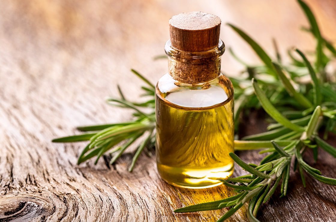 ۶ روش خانگی برای پرپشت شدن موی سر مثل روغن رزماری و آب پیاز، موهاتو ضخیم و پرپشت کن. راهکارهای تضمینی برای موهای رویایی اینجاست!